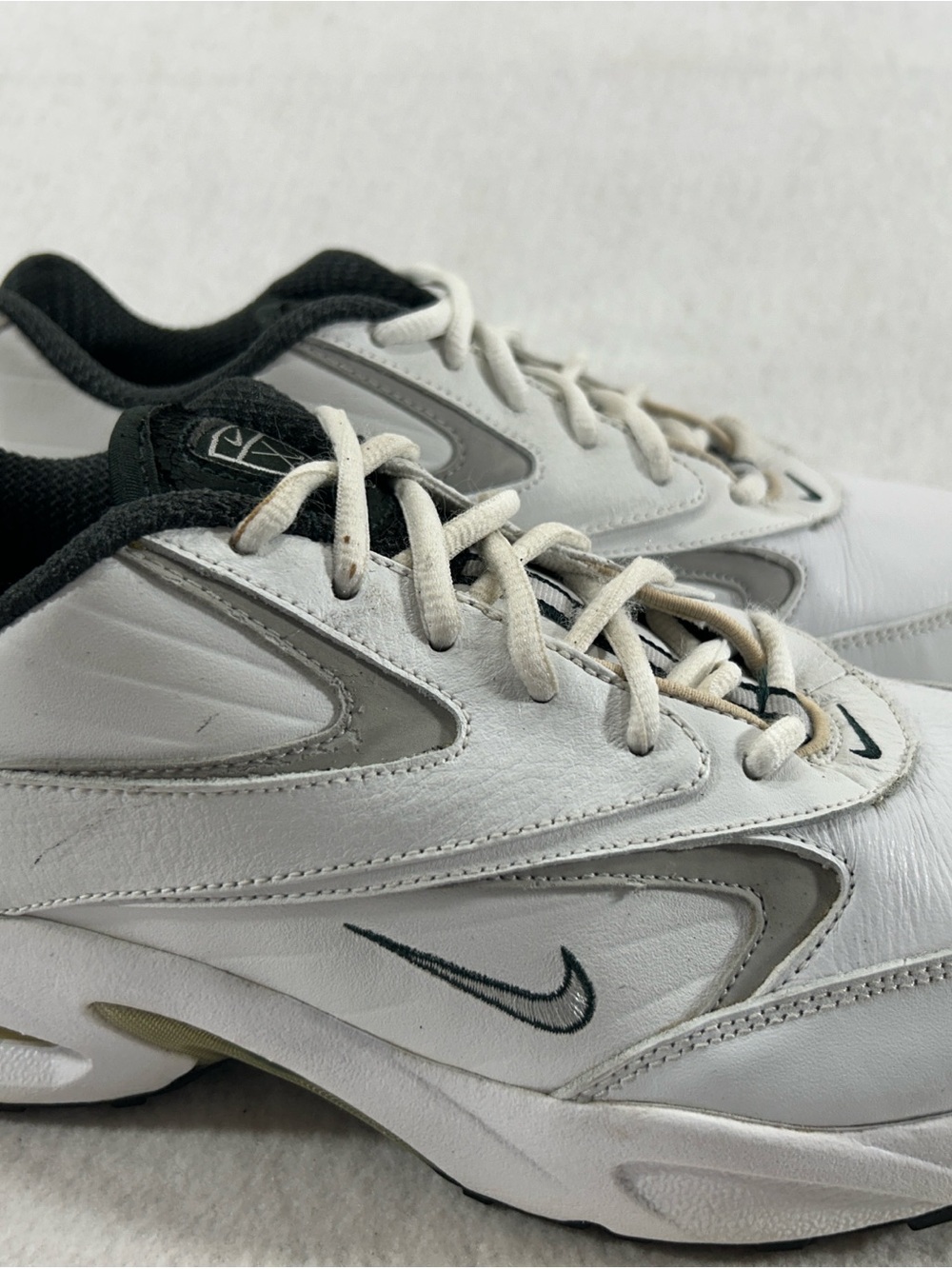 Vintage 2000 Nike Golf Men’s 9 White Gray Leather Y2K Shoes